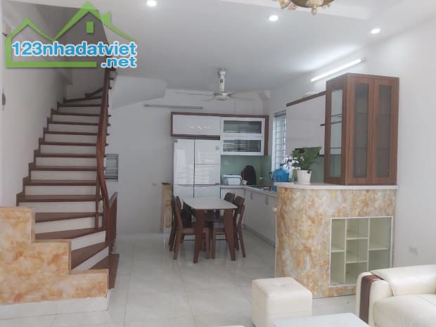 SIÊU ĐẸP/LÔ GÓC/Ô TÔ/HIỆN ĐẠI/Mai Phúc 40m/5 tầng/5.45 tỷ.