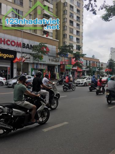 HIẾM!!! Siêu Phẩm Mặt Phố Liễu Giai, Vị Trí ĐẸP, KD Đỉnh, 70m2, 4 Tầng, MT 8,3m, Gía 40 Tỷ