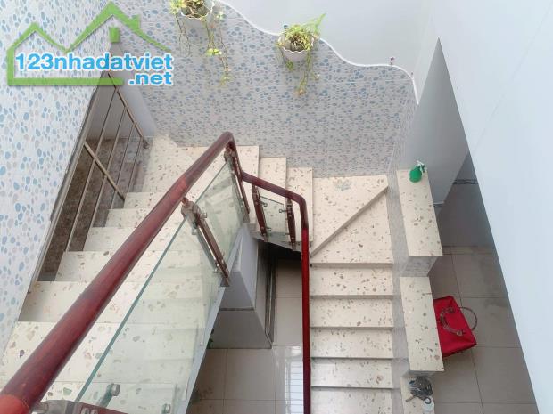 Bán Gấp Nhà,Trường Chinh, Quận 12,HXH, 1Xẹt, 80M2, 2Tầng Chỉ 5.3 Tỷ TL. 0967399045 - 2