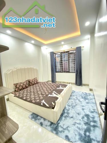 Bán nhà Nguyễn Chánh 60m2 7T thang máy mt4m phân lô oto ngõ to như phố 11,5 tỷ .