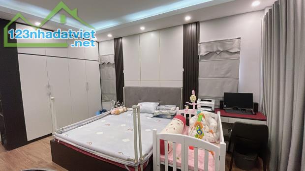 NHÀ PHỐ NGUYỄN KHÁNH TOÀN- CẦU GIẤY 50M2, MẶT TIỀN 4,2M- Ô TÔ TRÁNH - KD CHỈ 11 TỶ - 2