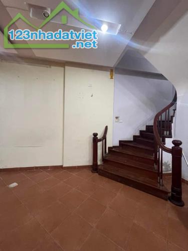 Bán nhà Thái Hà Đống Đa 61m2 mt6m 22 tỷ oto đỗ cửa ngõ thông kinh doanh tốt . - 2