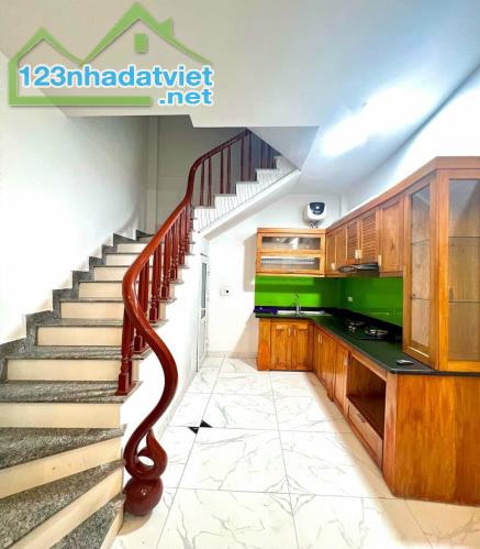 NHÀ ĐẸP NGUYỄN CHÍNH, SỔ VUÔNG, TIỆN ÍCH BẠT NGÀN - 30M2, 5 TẦNG, 3.5 TỶ