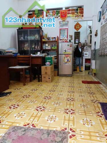 Nhà Cách Mạng Tháng 8, Quận 3, gần mặt tiền, nở hậu, cho thuê giá cao - 2