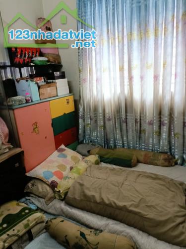 Nhà Cách Mạng Tháng 8, Quận 3, gần mặt tiền, nở hậu, cho thuê giá cao