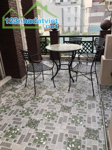 Không có Sản Phẩm So sánh 285 tr/m2, bán nhà đường Hai Bà Trưng. DT 4,5m x 20m. Giá 22 tỷ