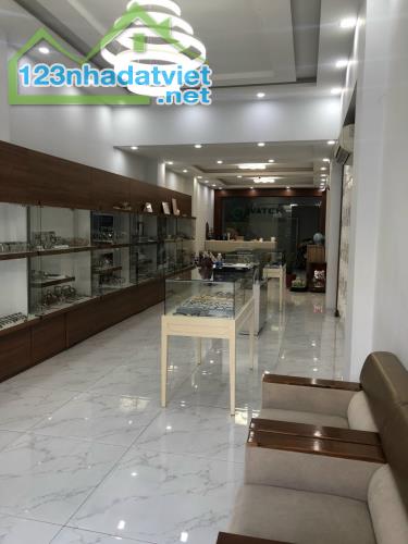 Không có Sản Phẩm So sánh 285 tr/m2, bán nhà đường Hai Bà Trưng. DT 4,5m x 20m. Giá 22 tỷ - 1