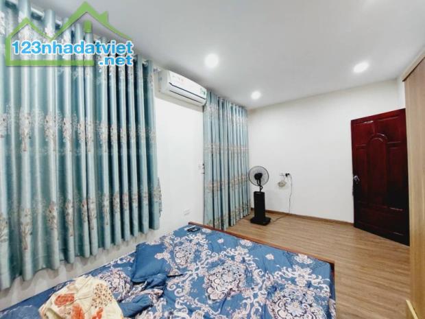 ĐẦU TƯ ĐỈNH,Bán nhà Phùng Khoang, 2 mặt tiền, ô tô tránh, 70m2, chỉ 6.8 tỷ.