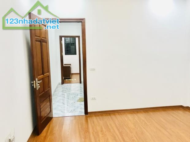 HOT, Bán nhà Phùng Khoang, Trung Văn, Nam Từ Liêm, ô tô đỗ, sát phố 40m2, 4T chỉ 4.25 tỷ.