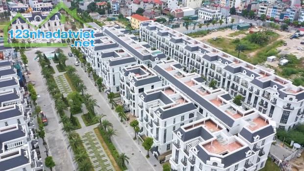 Bán đất Phân lô phố Cổ Linh, Mặt Đường 4 Làn Xe, 1 Bước ra AeonMall, 2 Bước sang Hà Nội.