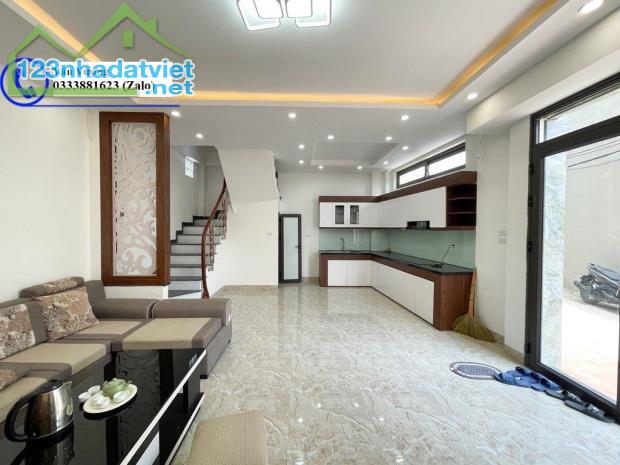 Bán nhà Kim Chung 36M xây 5 Tâng, 3P Ngủ, 40m ô tô đỗ, kinh doanh giá 3.75 tỷ - 4