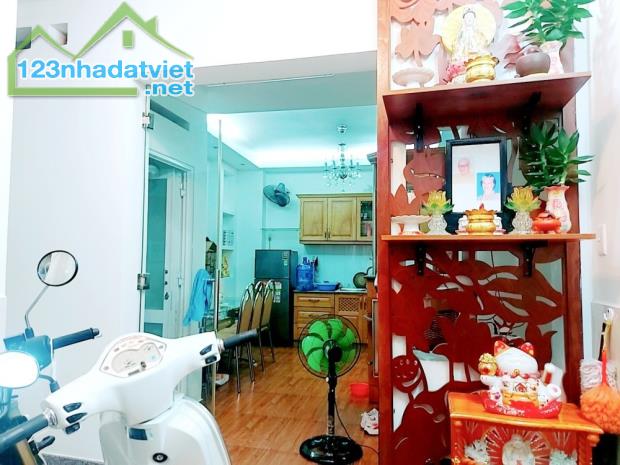 Chủ Năn Nỉ Bán gấp giúp nhà Cao Thắng,4 tầng đúc, nở hậu, sát MT - 1