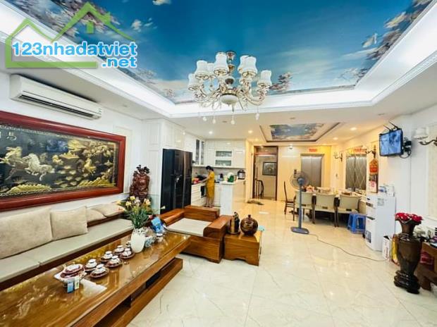 Bán nhà phân lô phố Nguyên Hồng. Đống Đa. DT60m x 7T. MT 5.4m