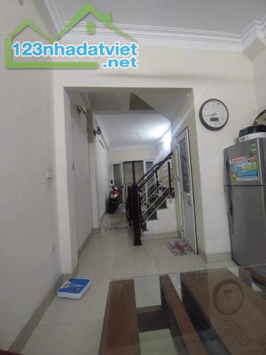 Bán nhà Định Công Thượng, Quận Hoàng Mai: DT: 35m,4 tầng. Giá: 6.5 tỷ - 3
