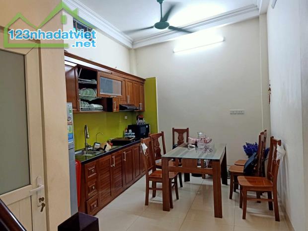 Bán nhà Định Công Thượng, Quận Hoàng Mai: DT: 35m,4 tầng. Giá: 6.5 tỷ - 2