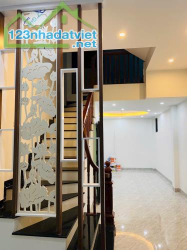 Sở hữu nhà đẹp Hà Đông - Hà Nội chỉ nhỉnh 4 tỷ, lô góc, ngõ thông(34m2*5T). Lh 0943075959 - 3