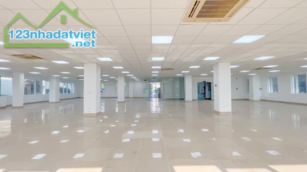 Cho thuê mặt bằng văn phòng làm việc, showroom ở đường Láng, giá tốt - 4