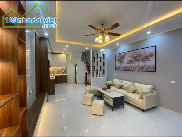 Bán nhà Siêu Đẹp ở Đại Mỗ, xây 5 Tầng, 4 phòng, có nội thất giá 4.7 tỷ - 5
