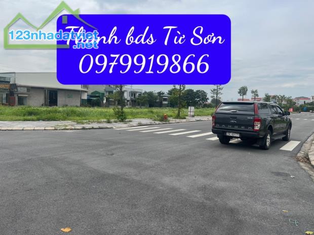 nhỉnh 1 tỷ các bác ạ chỉ nhỉnh 1 tỷ thôi các bác 
🚘🚘🚘đường 3 ô tô tránh vỉa hè 4 m - 2