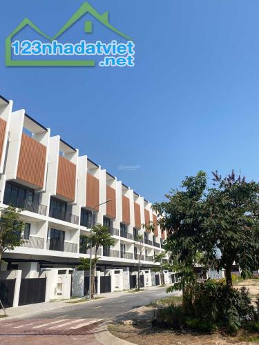 Bán nhà 1 trệt 3 lầu ST thanh toán 5 năm nhận nhà liền - Haruka Midori Park 0919433733