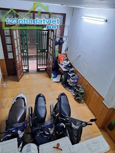 Bán nhà  Bùi Xương Trạch, Quận Thanh Xuân: Dt: 34m, 4 tầng. Giá: 6 tỷ 5 - 2