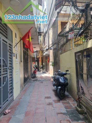 Bán nhà  Bùi Xương Trạch, Quận Thanh Xuân: Dt: 34m, 4 tầng. Giá: 4 tỷ 6 - 2