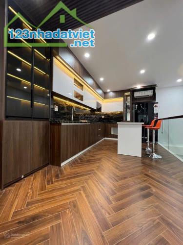 Chính chủ cần bán nhà phố Ngọc Lâm 70m2 - 6 tầng Thang máy - Gara 2 ô tô - full nội thất - 3