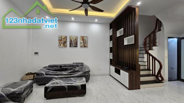 RẤT RẺ RẤT HIẾM! NHÀ 5 TẦNG MỚI COONG - LÔ GÓC - GẦN PHỐ - FULL NỘI THẤT - 5