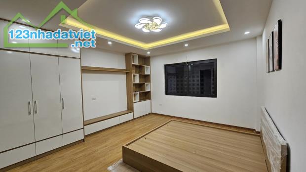 RẤT RẺ RẤT HIẾM! NHÀ 5 TẦNG MỚI COONG - LÔ GÓC - GẦN PHỐ - FULL NỘI THẤT - 4