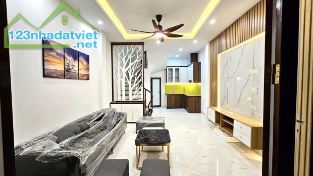 RẤT RẺ RẤT HIẾM! NHÀ 5 TẦNG MỚI COONG - LÔ GÓC - GẦN PHỐ - FULL NỘI THẤT - 1