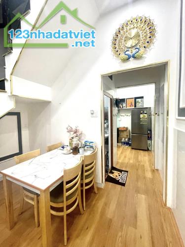 Bán gấp nhà Hòa Hưng, Quận 10, 42m2, 3 tầng, chỉ 4 tỷ 300 - 4