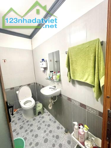 Bán gấp nhà Hòa Hưng, Quận 10, 42m2, 3 tầng, chỉ 4 tỷ 300 - 1