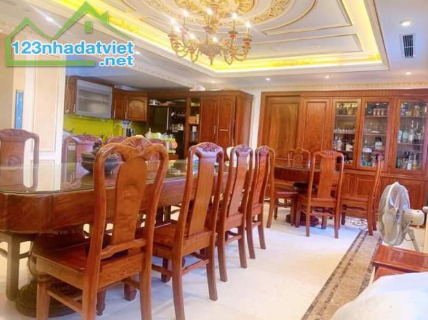 TOÀ APARTMENT MẶT PHỐ KIM MÃ THƯỢNG. DÒNG TIỀN 4 TỶ/NĂM. MB 190M². Chào 105 tỷ - 2