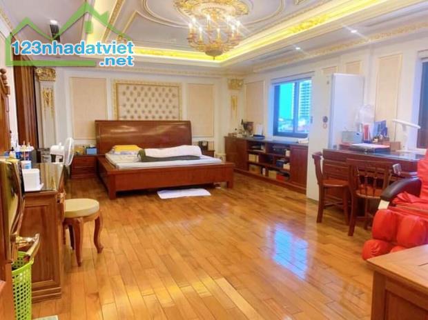 TOÀ APARTMENT MẶT PHỐ KIM MÃ THƯỢNG. DÒNG TIỀN 4 TỶ/NĂM. MB 190M². Chào 105 tỷ - 3