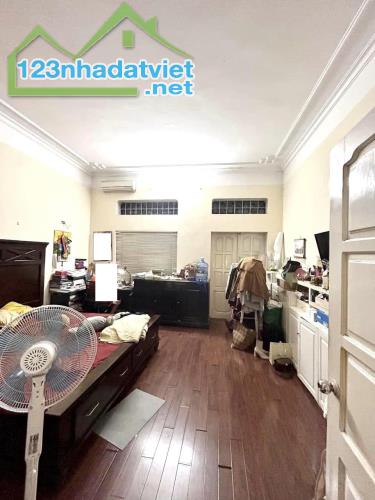 Tuệ Tĩnh, cách phố 1 nhà (ngõ riêng), 68m2 x 5T đẹp vuông vắn, giá 19.8 tỷ, 0867195893