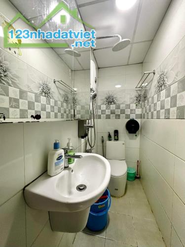 NHÀ QUẬN 3 HẺM XE HƠI CMT8, DT 65M2 NGANG 4.3M, 4PN CHỈ NHỈNH 10 TỶ - 2