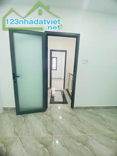 Bán nhà Q.Bình Tân, P.Bình Hưng Hòa B hẻm 38/ giá 1 tỷ 750tr/30m2 sổ riêng 1 lầu