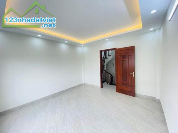 Bán Nhà Ngõ 48 Ngô Gia Tự, Long Biên 32m2, 5T giá 4,2 tỷ (Gần ô tô đỗ) - 1