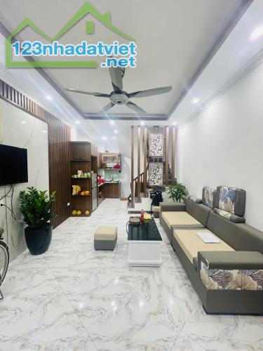 Nhà đẹp ngõ rộng, hàng xóm Royalcity, 30m 5T mt3.7 chỉ 4,35 tỷ - 4