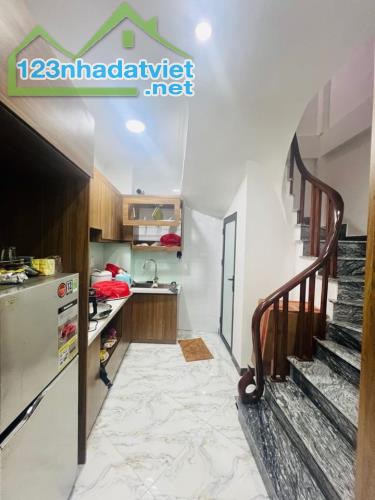 Nhà đẹp ngõ rộng, hàng xóm Royalcity, 30m 5T mt3.7 chỉ 4,35 tỷ - 3