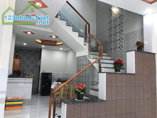 Chủ gửi bán nhà Hóc Môn, Trung Chánh hẻm 30 ấp Mỹ Hòa 1giá 1 tỷ 850tr/75m2 1L - 4