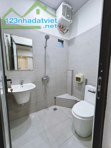 Bán nhà Phùng Khoang - Nam Từ Liêm - 2 thoáng, thông, ô tô tránh 5m, 60m2,6 tầng 8.35 tỷ. - 2