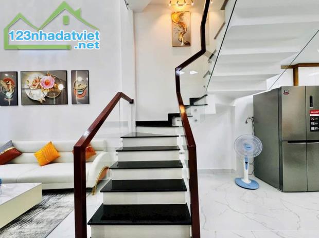 BÁN NHÀ 3 TẦNG SÁP MAI VÕNG LA Ô TÔ 42M 5.55 TỶ