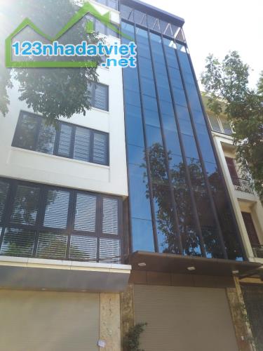 Bán Tòa nhà 10 tầng Mặt phố Đường Bưởi, ngay Đào Tấn, Ba Đình, Thang máy, thông sàn, 22 tỷ