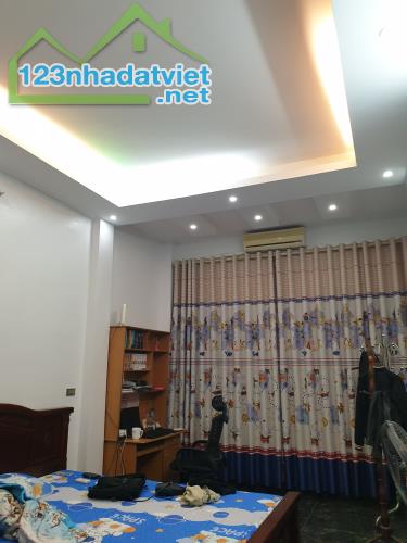 Bán gấp nhà Kim Giang lô góc ô tô 46m2 giá 4.38tỷ