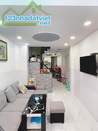 Kẹt tiền bán gấp đường số 2, Bình An, quận 2. Giá 2,29 tỷ/48m2, HXH rộng.