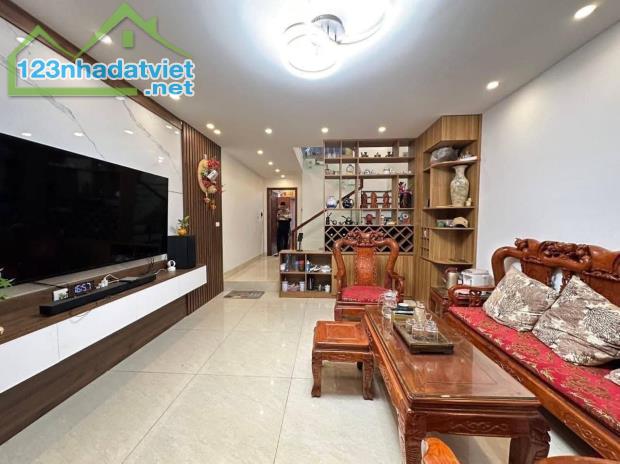 Bán nhà Phùng Khoang - Nam Từ Liêm, vỉa hè, ô tô tránh, ngõ thông 50m2, 5T, Mt 4.6m, 8 tỷ.