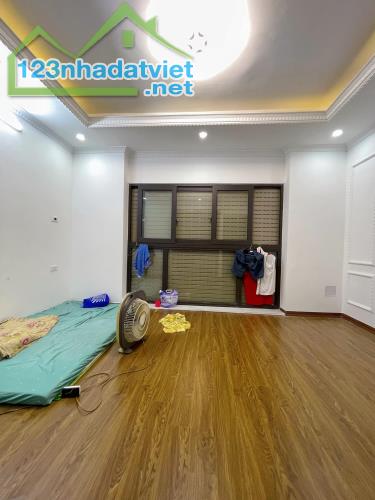 Bán nhà Ngọc Hà Hoàng Hoa Thám 6 tầng thang máy gần phố cực đẹp chỉ 4.85 tỷ - 5