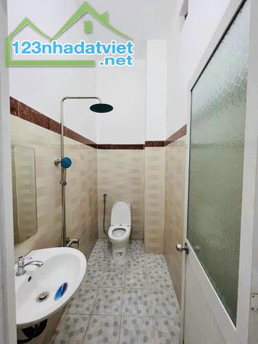 BÁN LỖ BÁN GẤP NHÀ HẺM ÔTÔ 6m 63m²-2tỷ450 Đ Hà Huy Giáp P.Thạnh Lộc Q12 - 1