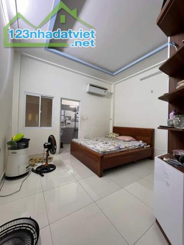 Nhà 4 tầng đẹp chỉ vào KD hoặc làm VP đường Lâm Thị Hố cực rẻ chỉ 6.8 tỷ.